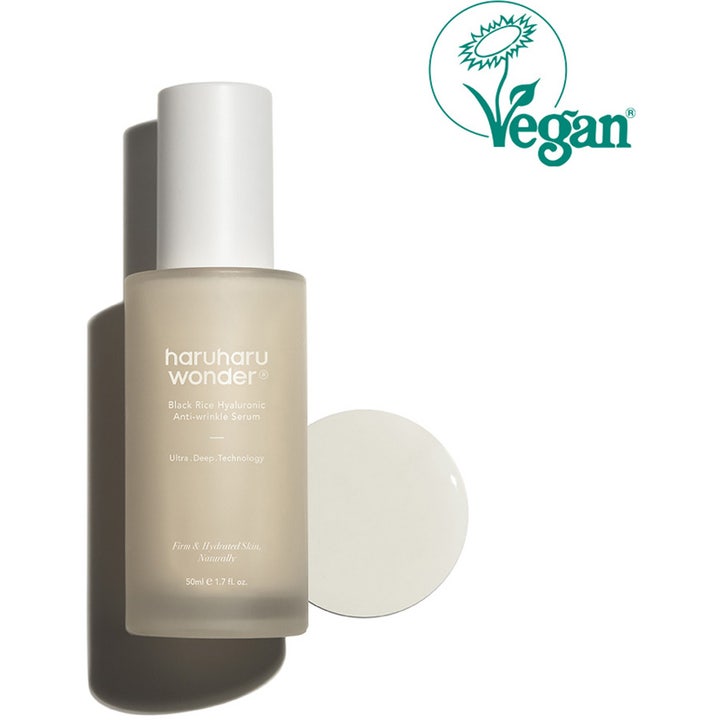 haruharu wonder Black Rice Hyaluronic Serum 50 ml anti-wrinkle ansigtsserum i frostet glas med vegansk logo