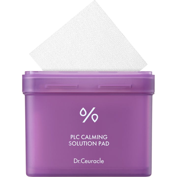 Dr. Ceuracle PLC Calming Solution Pad 130 stk beroligende toner pads i lilla beholder med en hvid pad