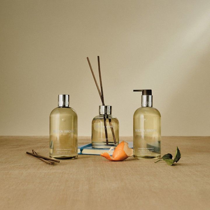 Molton Brown Orange & Bergamot Fine Liquid Hand Wash 300 ml velduftende håndsæbe i pumpeflaske med frisk appelsinskal.