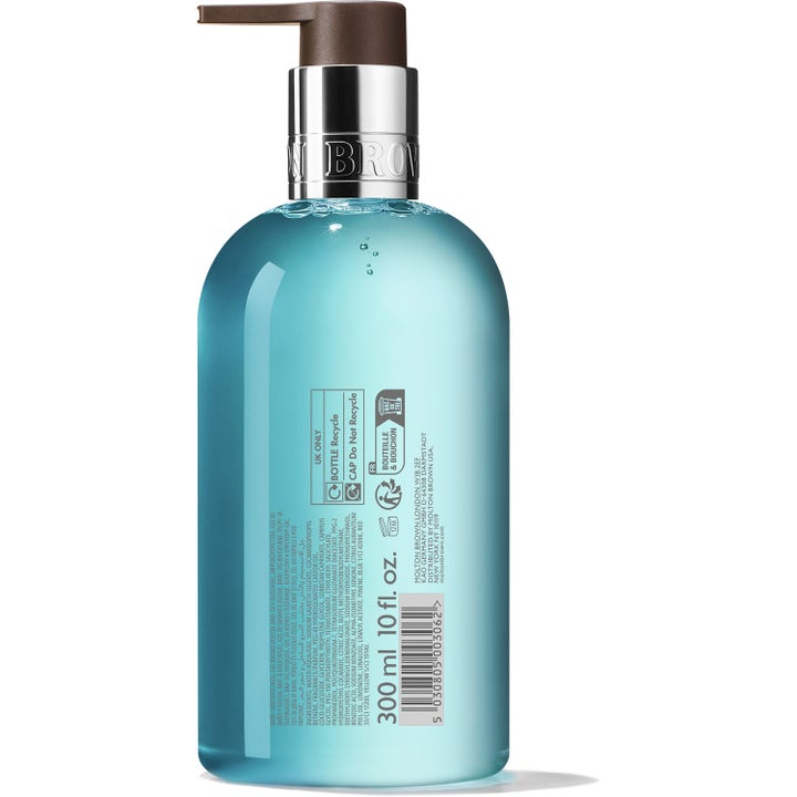 Molton Brown Coastal Cypress & Sea Fennel Hand Wash 300 ml opfriskende håndsæbe i klar plastflaske med blå gel og ingrediensliste