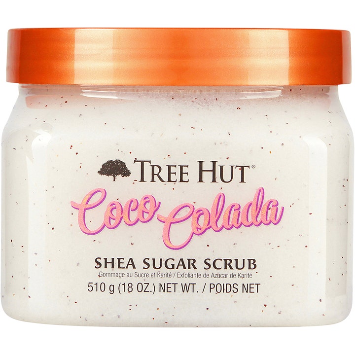 Tree Hut Coco Colada Shea Sugar Scrub 510 g eksfolierende kropsskrub i krukke med orange låg og hvid cremet tekstur.