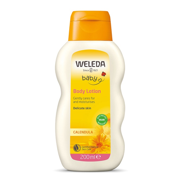 Weleda Baby Body Lotion 200 ml fugtgivende kropspleje i buet hvid flaske med orange låg og morgenfrueblomster