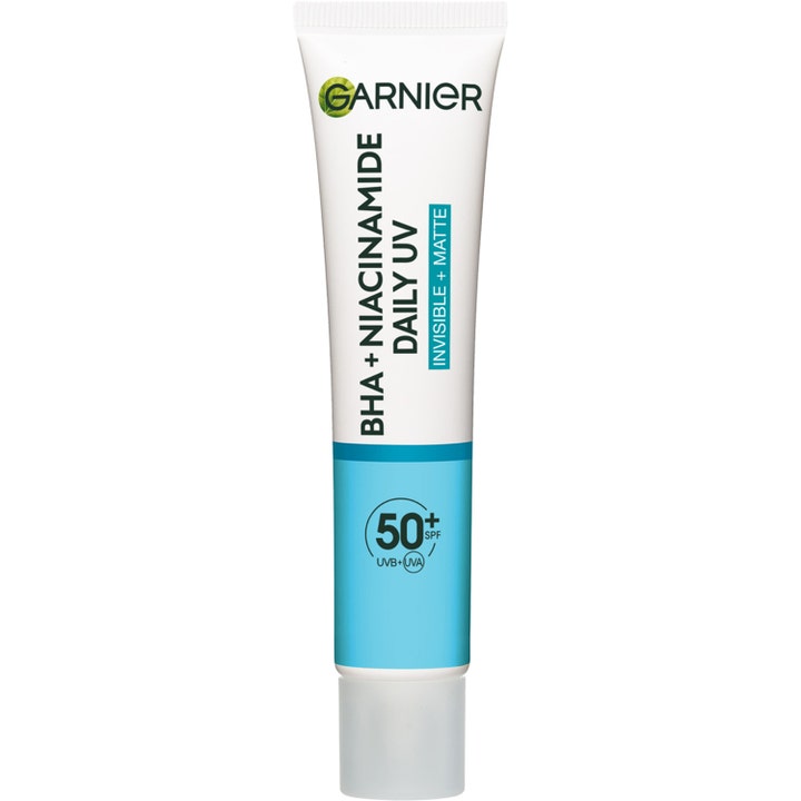 Garnier BHA + Niacinamide Daily UV SPF 50+ matterende solcreme i hvid tube med lyseblå detaljer og hvidt låg