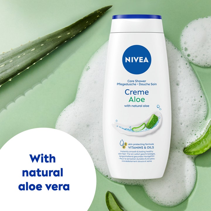NIVEA Shower Summer Creme Aloe 250 ml showergel med naturlig aloe vera i hvid flaske med skum og grønne blade