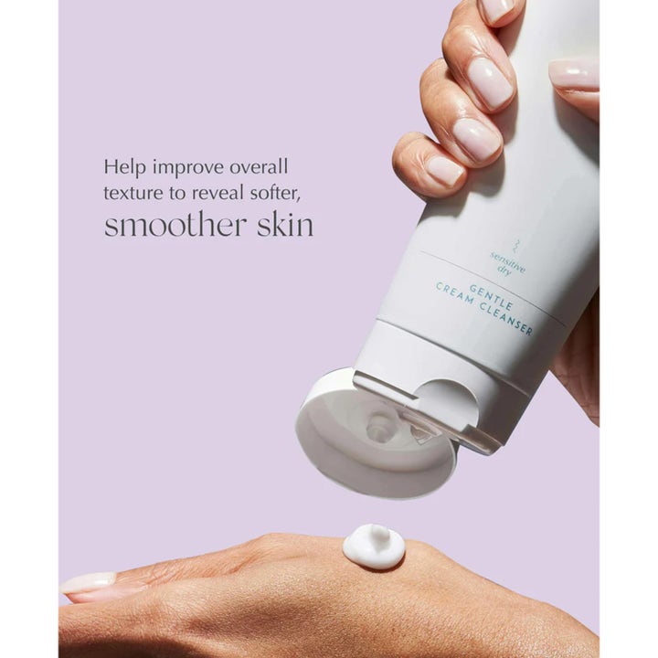 Exuviance Gentle Cream Cleanser 212 ml ansigtsrens i hvid tube til sensitiv hud påføres hånden