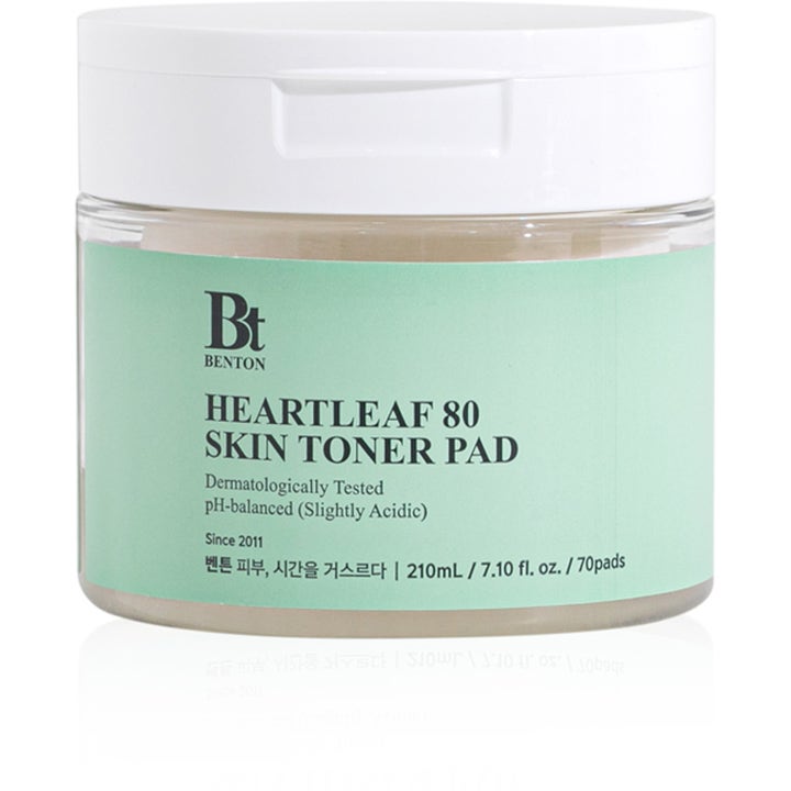 Benton Heartleaf 80 Skin Toner Pad 70 stk beroligende toner pads i klar krukke med lysegrøn etiket og hvidt låg