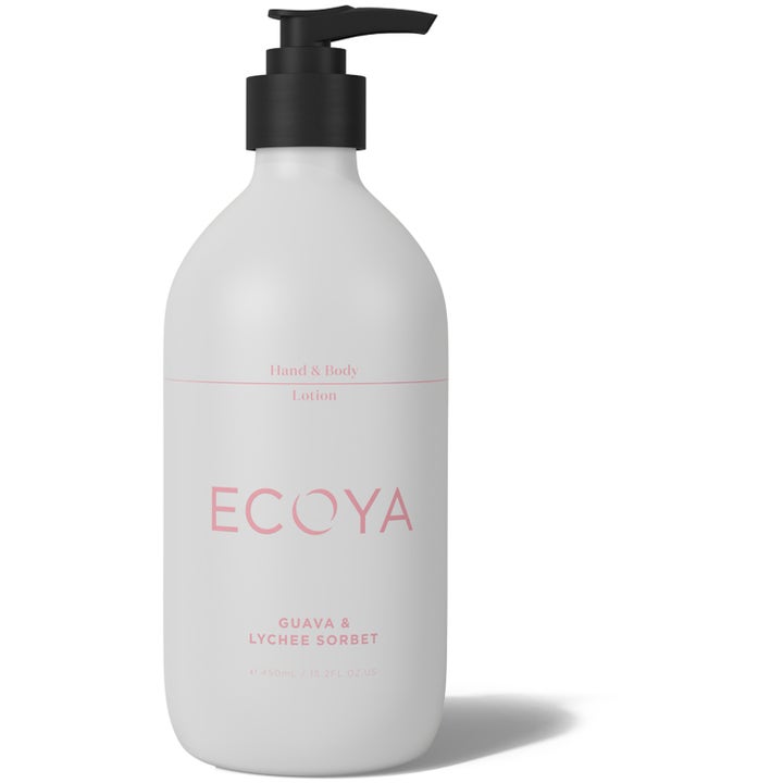 Ecoya Guava & Lychee Sorbet Hand & Body Lotion 450 ml blødgørende kropspleje i hvid flaske med sort pumpe