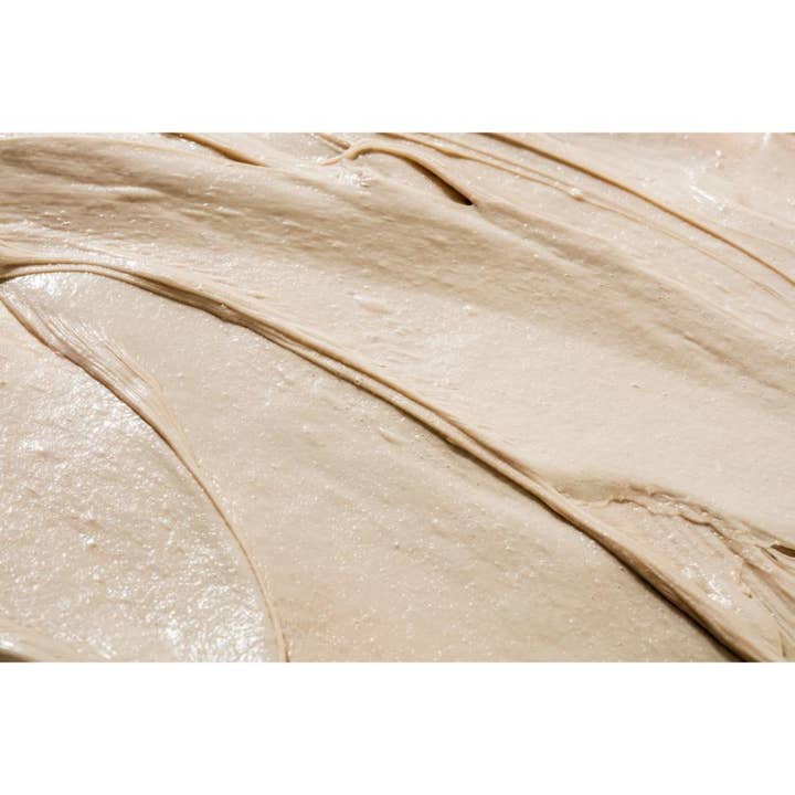 SKIN1004 Madagascar Centella Ampoule 100 ml beroligende serum vist som en cremet og fyldig beige tekstur