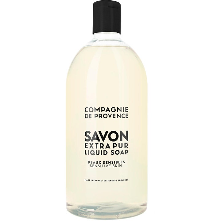 Compagnie de Provence Savon Extra Pur Liquid Soap til sensitiv hud giver mild rens i klar flaske med sort låg.
