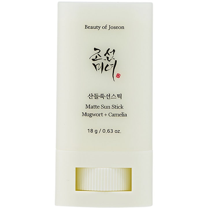 Beauty of Joseon Matte Sun Stick 18 g matterende solbeskyttelse i en minimalistisk beige stift med en lille gul drejeknap.