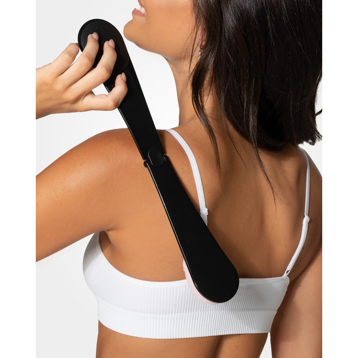 Loving Tan Easy To Reach Back Applicator 1 stk til selvbruning på ryggen med sort sammenklappelig applikator