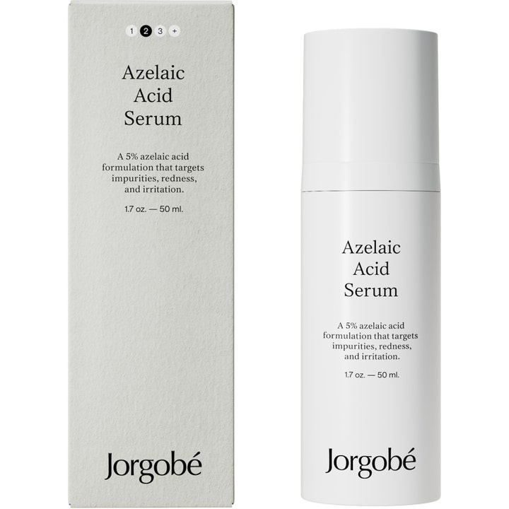 Jorgobé Azelaic Acid Serum 50 ml reducerer rødme og urenheder i hvid flaske med matchende papæske.