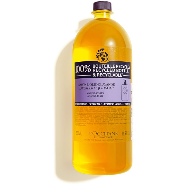 L'Occitane Lavender Liquid Soap 500ml beroligende håndsæbe i genanvendt plastflaske med lilla etiket og gul væske.