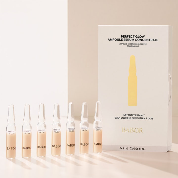 Babor Ampoule Concentrates Perfect Glow 14 ml ansigtsserum skaber glød med syv glasampuller og hvid æske.