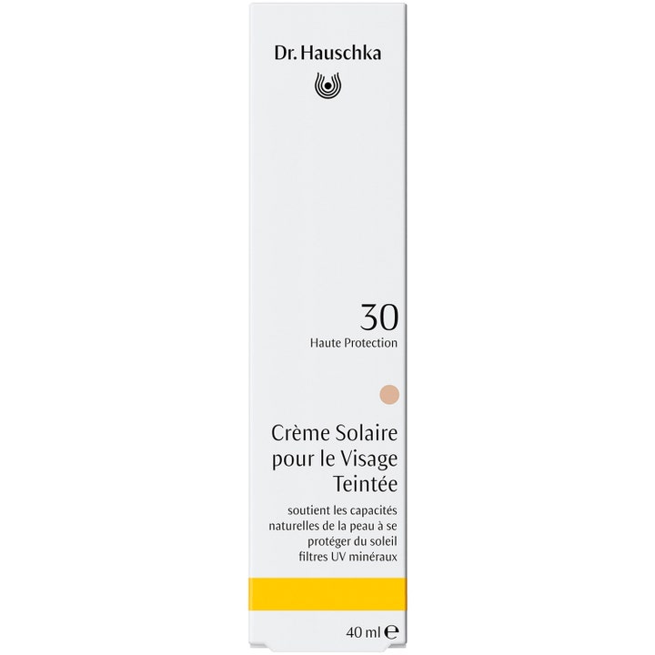 Dr. Hauschka Tinted Face Sun Cream 40 ml tonet solcreme til ansigtet spf 30 i hvid papæske med gul detalje
