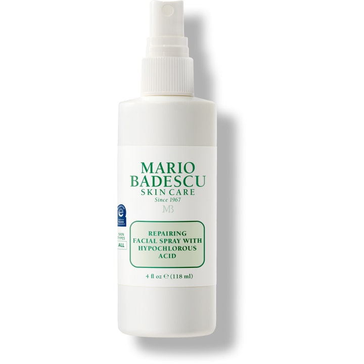 Mario Badescu Repairing Facial Spray 118 ml genoprettende ansigtsspray i hvid plastflaske med hvidt sprayhoved