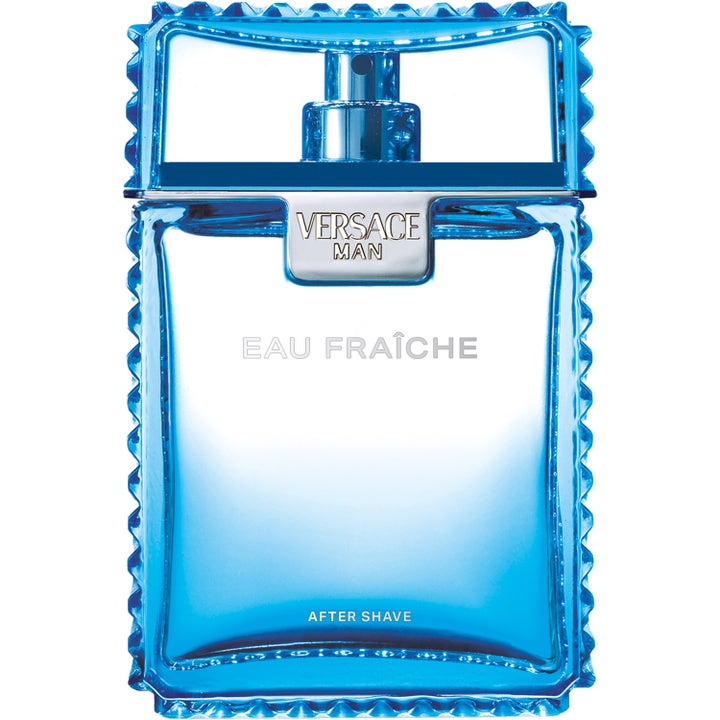 Versace Man Eau Fraîche After Shave beroligende pleje i lyseblå glasflakon med dekorative takkede kanter.