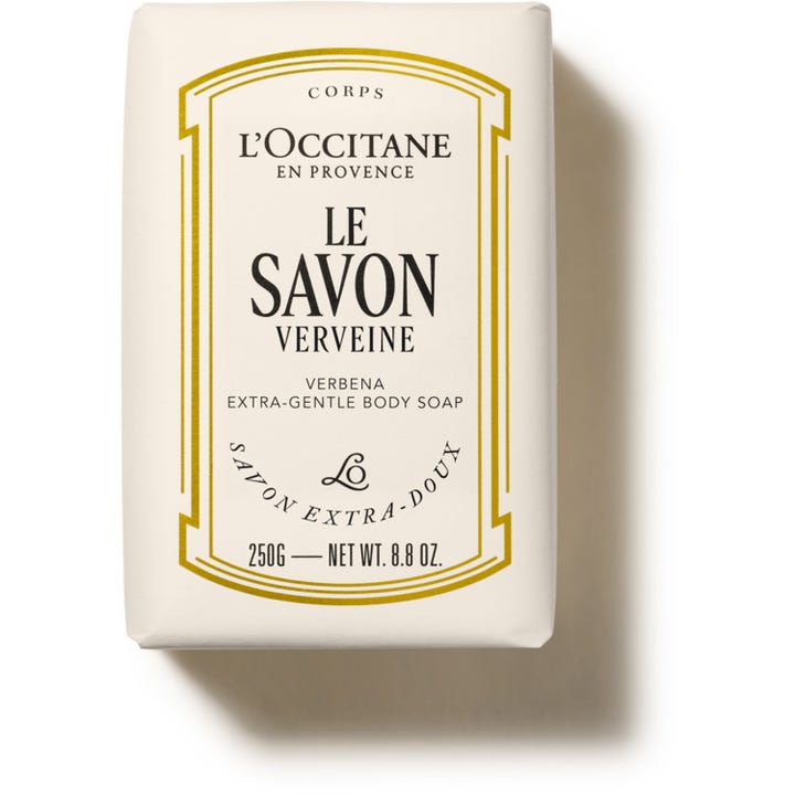 L'Occitane Le Savon Verveine 250 g mild kropssæbe i hvid papirindpakning med elegante gulddetaljer