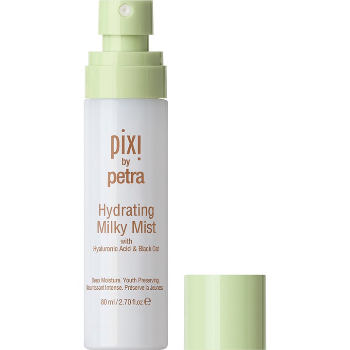 Pixi by Petra Hydrating Milky Mist 80 ml fugtgivende ansigtsspray i hvid flaske med lysegrøn spraypumpe og låg