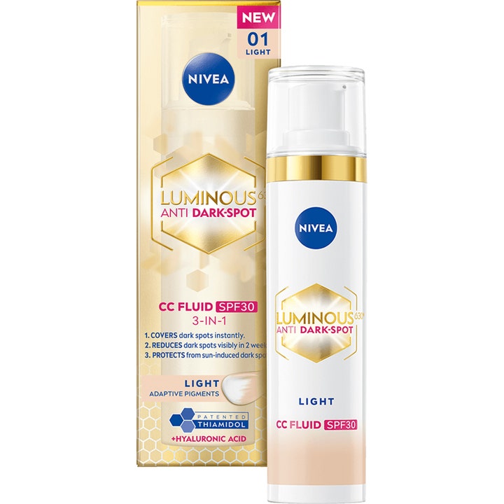 Nivea Luminous630 CC Fluid SPF30 Light mod pigmentpletter i hvid pumpeflaske med gulddetaljer og guldfarvet æske