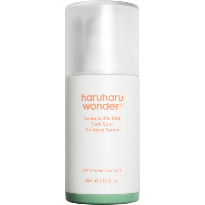 Haruharu Wonder Centella 4% TXA Dark Spot Go Away Serum 30ml mod pigmentpletter i hvid flaske med grøn bund og frostet låg