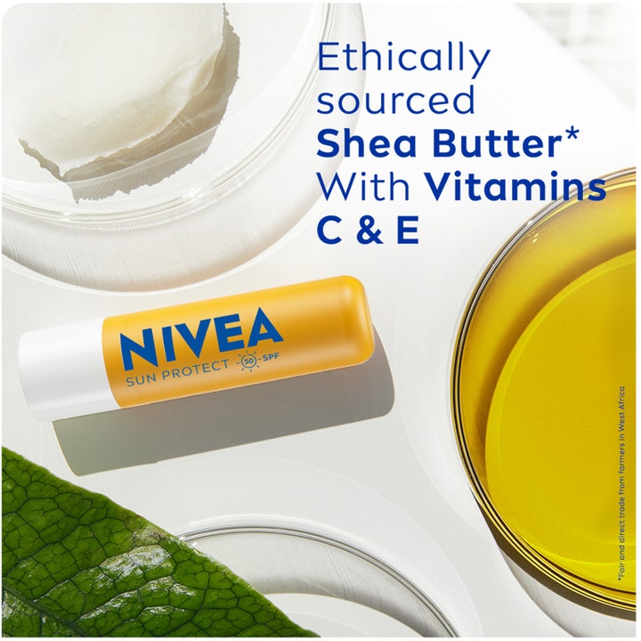 NIVEA Sun Protect Sunstick 4 g solcreme med SPF 50 og sheasmør i gul hylse vist med vitamin C og E samt ingredienser