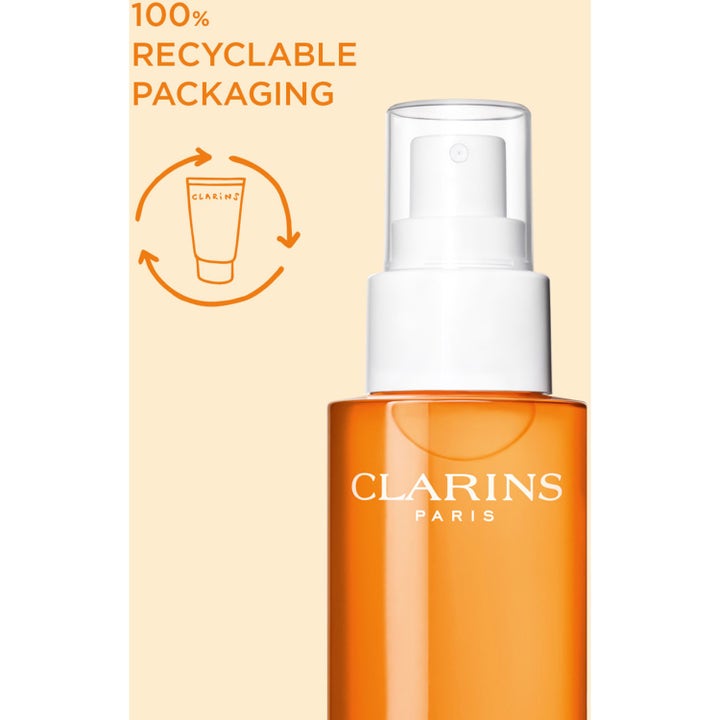 Clarins Glowing Sun Care Mist 150 ml giver høj beskyttelse i orange sprayflaske med genanvendelig emballage
