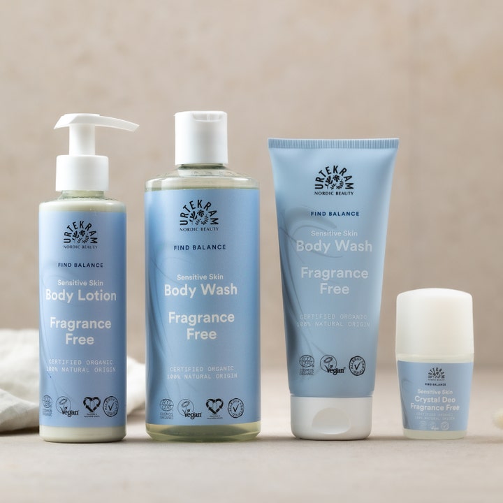 Urtekram Body Wash Fragrance Free 200 ml parfumefrit sæt til sensitiv hud med matchende lotion i lyseblå emballage