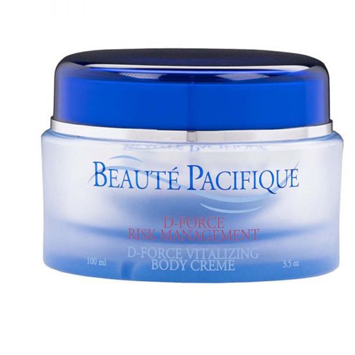 Beauté Pacifique D-Force Vitalizing Body Creme 100 ml styrkende kropscreme i frostet lyseblå krukke med mørkeblåt låg