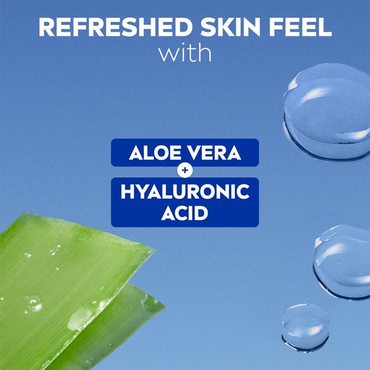 NIVEA Cleansing Milk Refreshing 200 ml med aloe vera og hyaluronsyre giver en frisk hudfølelse.