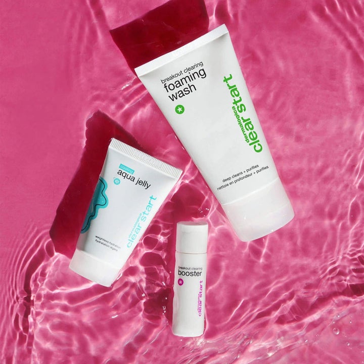 Dermalogica Clear Start Breakout Clearing Kit mod uren hud med fugtgivende produkter i lyserødt vand