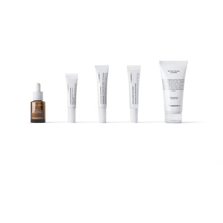 Niche Beauty Lab Transparent Lab Discovery Kit 5 stk hudplejesæt med serum, creme og rens i hvide tuber og brun glasflaske.