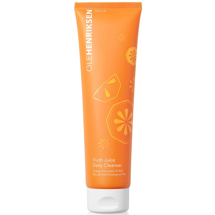 Ole Henriksen Truth Juice Daily Cleanser 150 ml ansigtsrens i orange tube med hvidt låg og frugtmotiver.