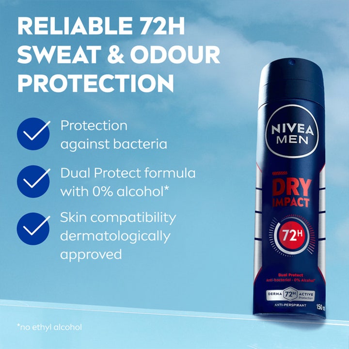NIVEA Dry Impact Spray Deospray 150 ml giver 72 timers beskyttelse mod sved i en blå flaske på lyseblå baggrund.