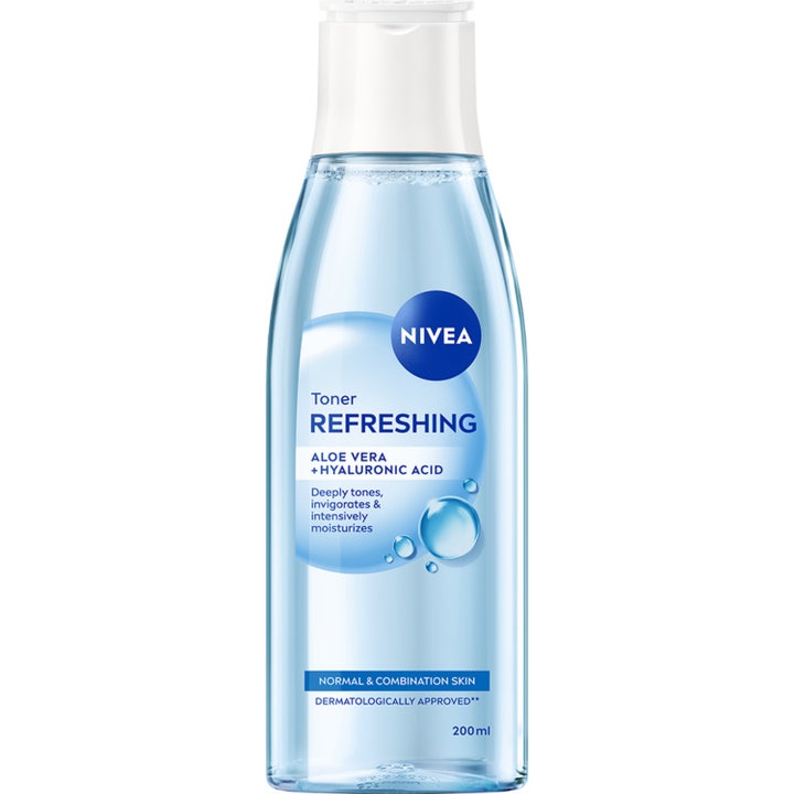 Nivea Refreshing Toner skintonic giver fugt i en klar blå plastflaske med hvidt låg og lotusmotiv.